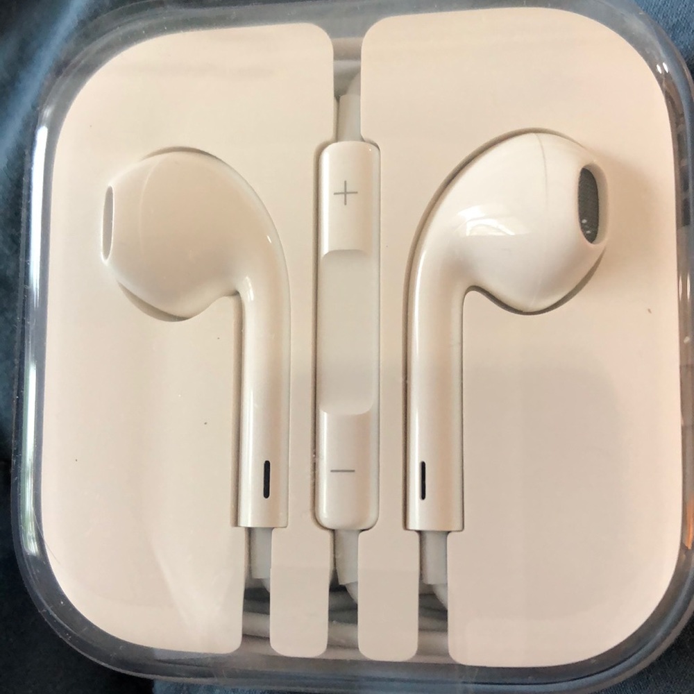 Apple earbuds